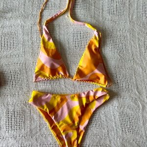 No brand bikini 
Never used 
High waisted 
Size: S 
Offers accepted